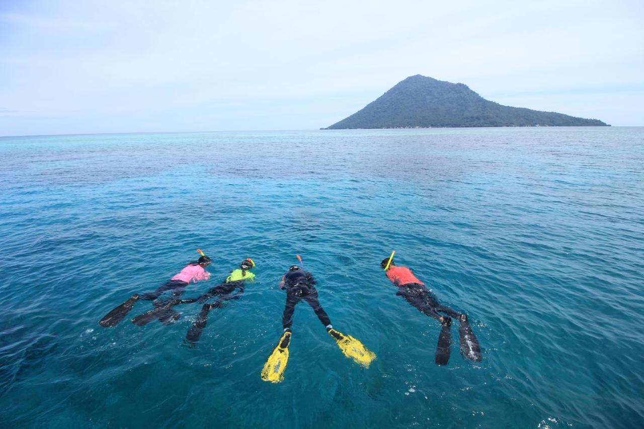 Murex Dive Resort Manado Exteriör bild