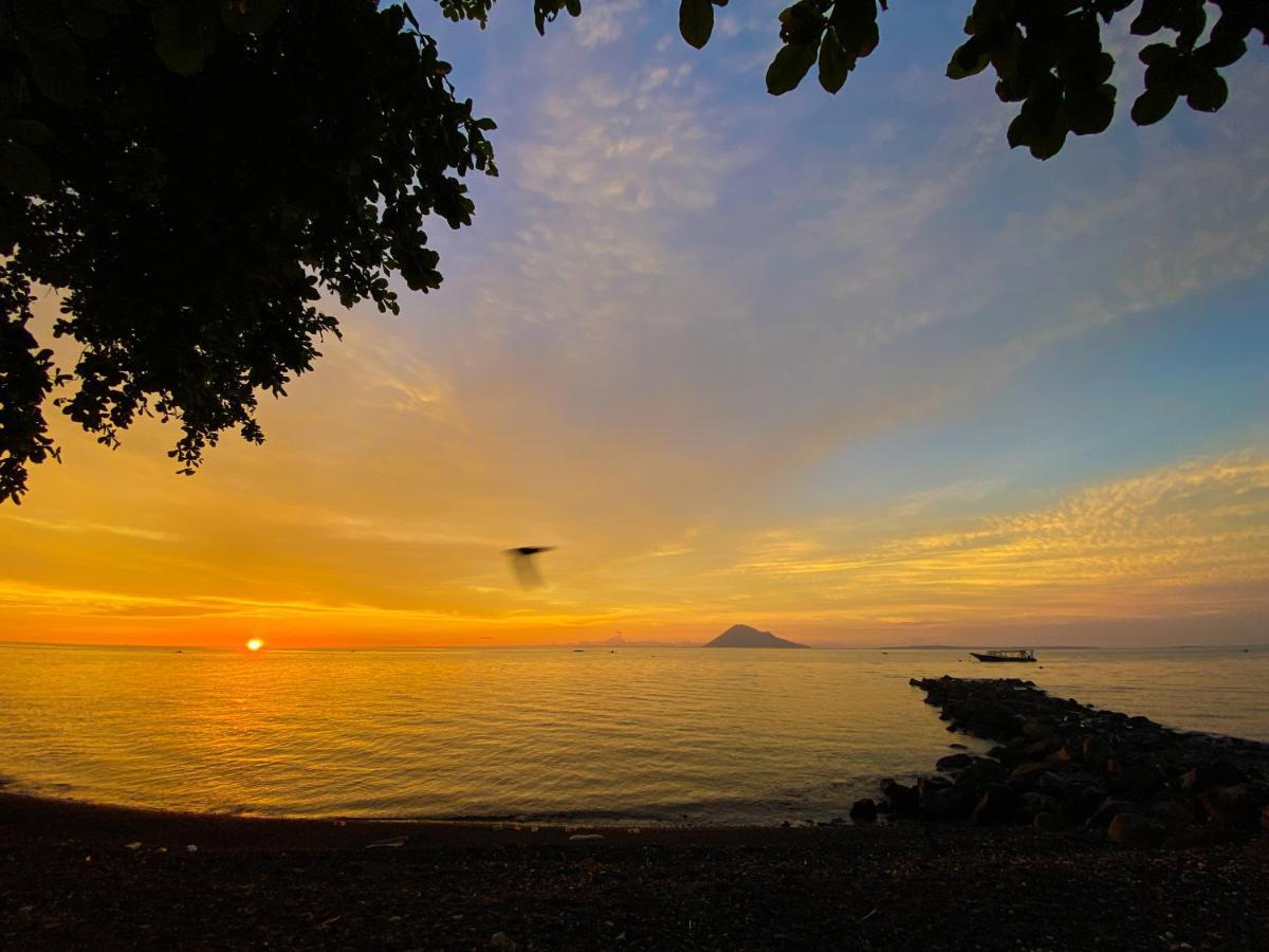 Murex Dive Resort Manado Exteriör bild