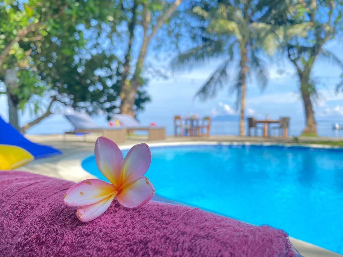 Murex Dive Resort Manado Exteriör bild