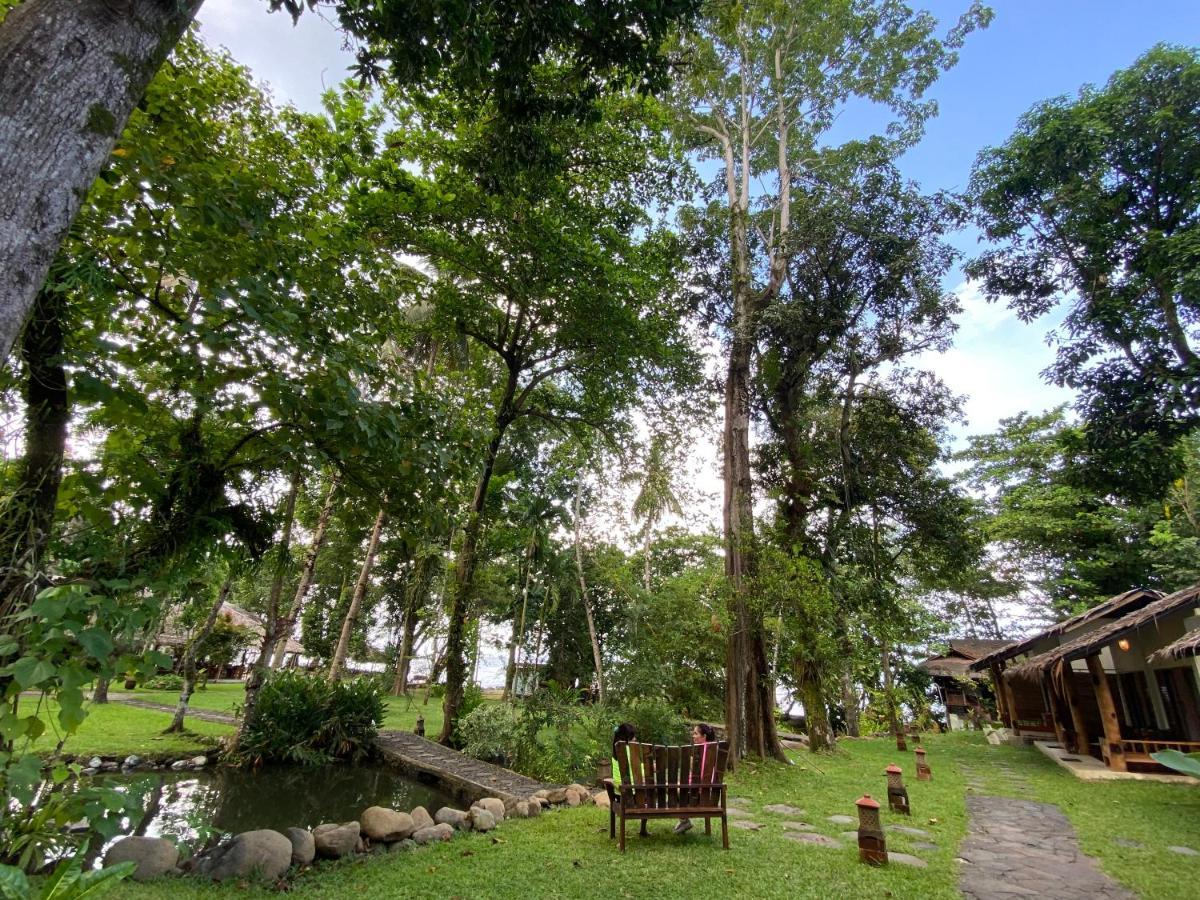 Murex Dive Resort Manado Exteriör bild