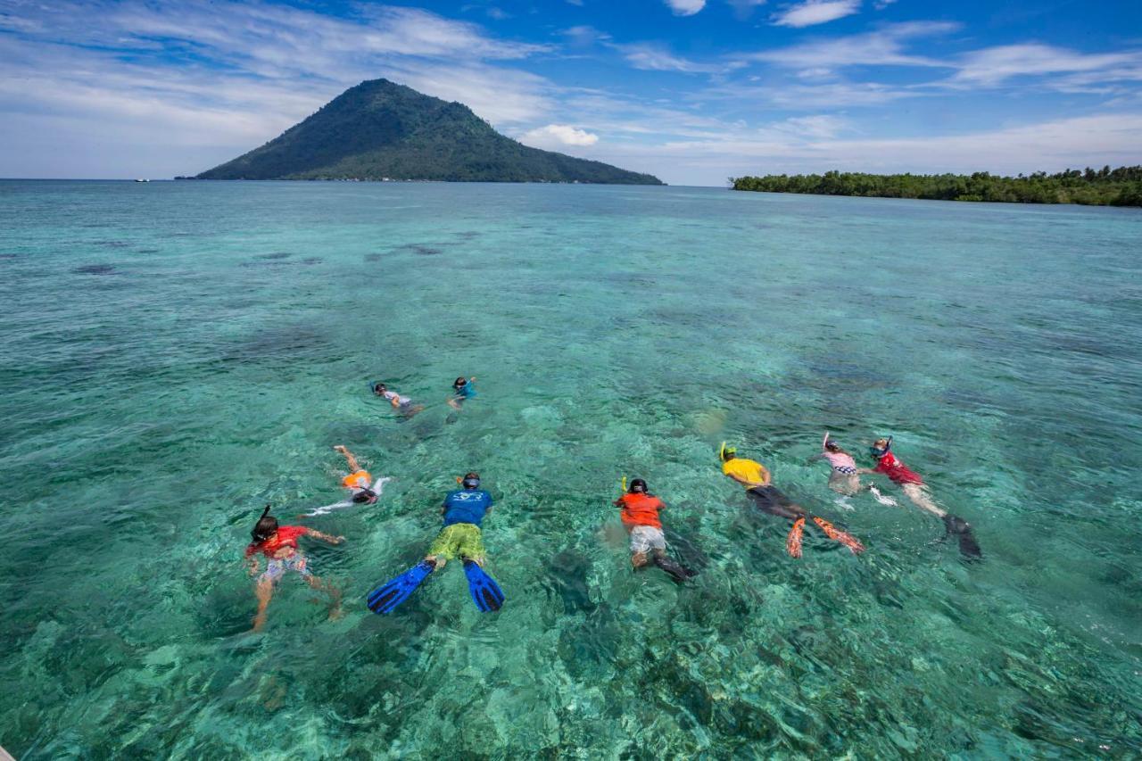 Murex Dive Resort Manado Exteriör bild